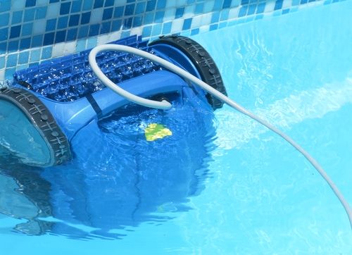 How Does a Pool Vacuum Work